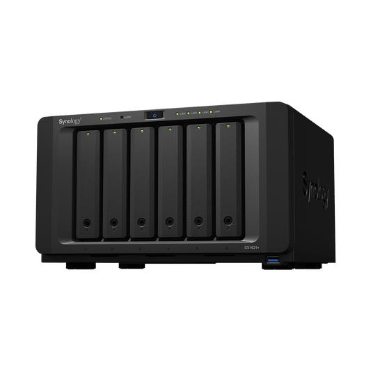 NAS Synology DiskStation DS1621+ | 6 Bahías | Procesador AMD Ryzen V1500B | 4 GB DDR4 ECC | Expansión Hasta 16 Bahías | 2 Ranuras M.2 NVMe | Puerto 10GbE RJ-45 | Compatibilidad RAID | Btrfs | Virtualización | Caché SSD.